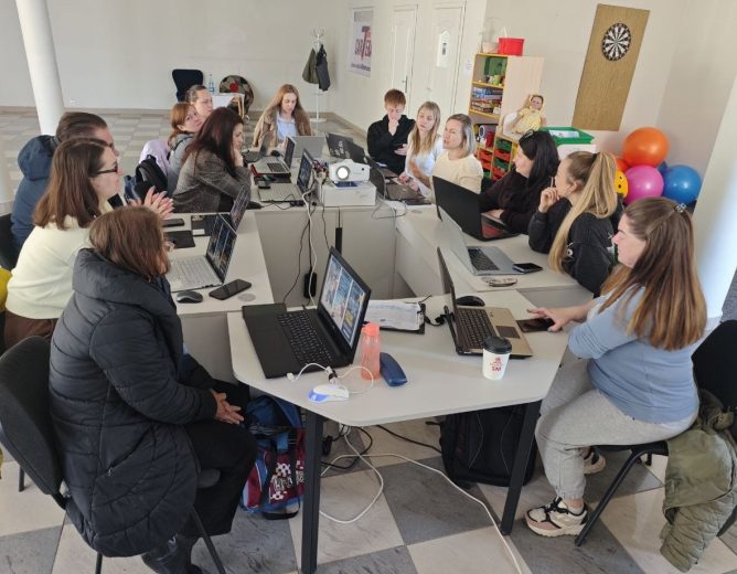 В Центре ГНЕЗДО стартовал новый курс: «Создание дизайнов для соцсетей в Figma + AI»